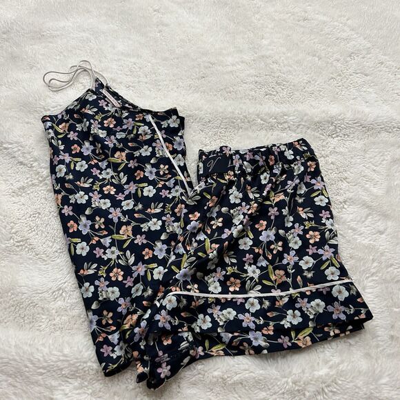 Victoria’s Secret Cami Shorts Pajama Set Navy Floral Size‎ Medium